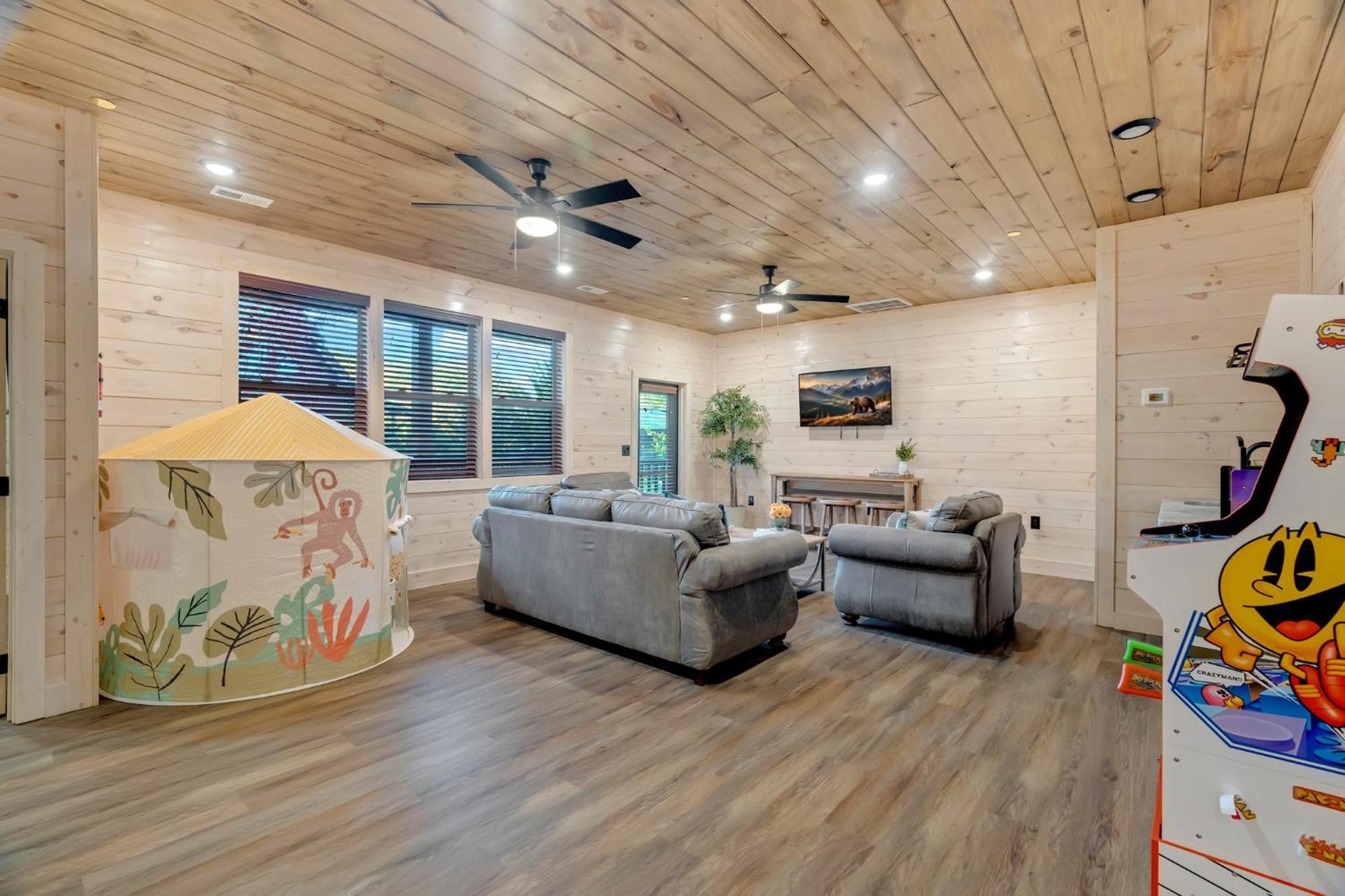 New Luxury Cabin With Indoor Pool, Hot Tub, & Theater Villa Pigeon Forge Bagian luar foto