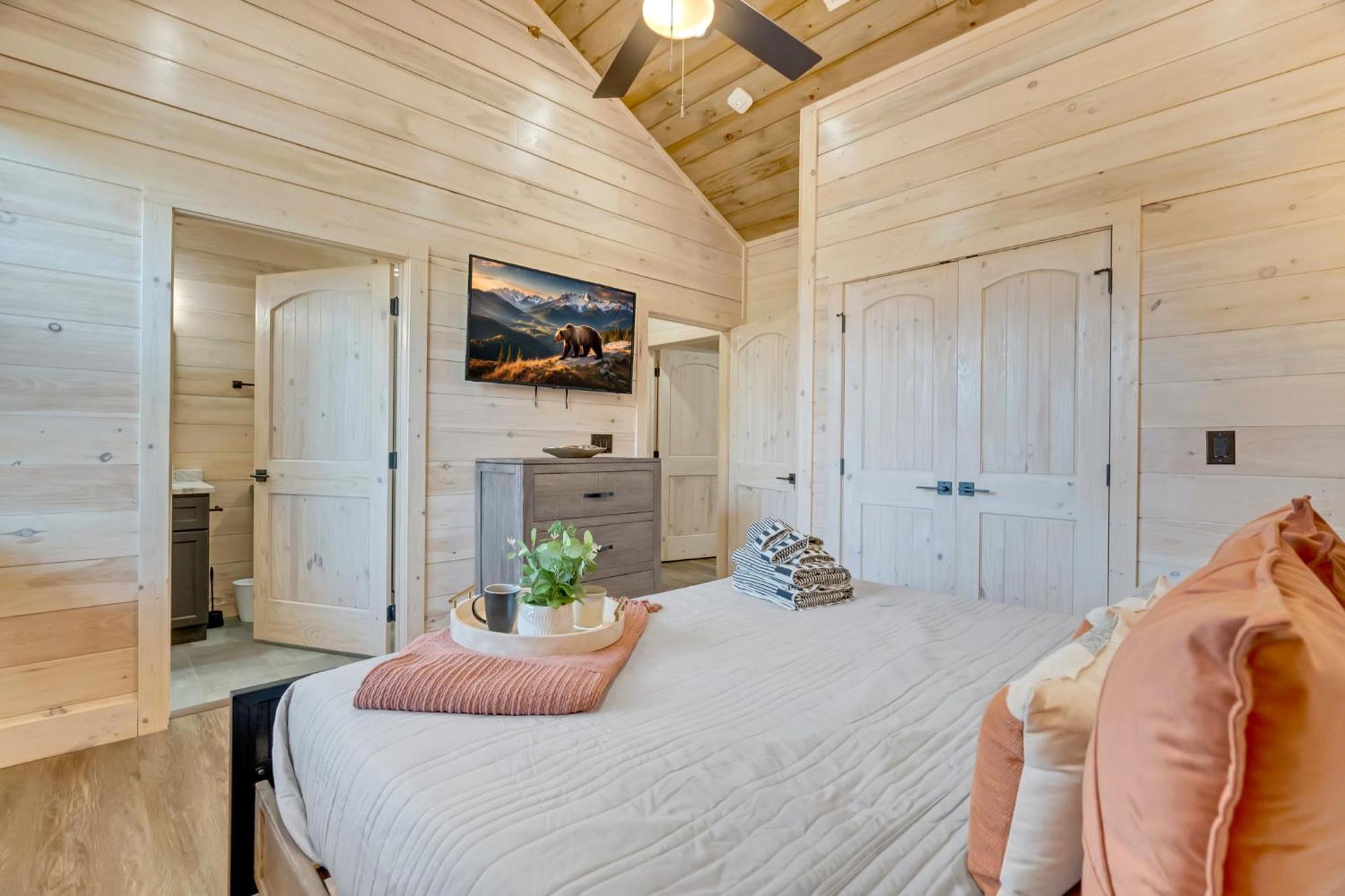 New Luxury Cabin With Indoor Pool, Hot Tub, & Theater Villa Pigeon Forge Bagian luar foto